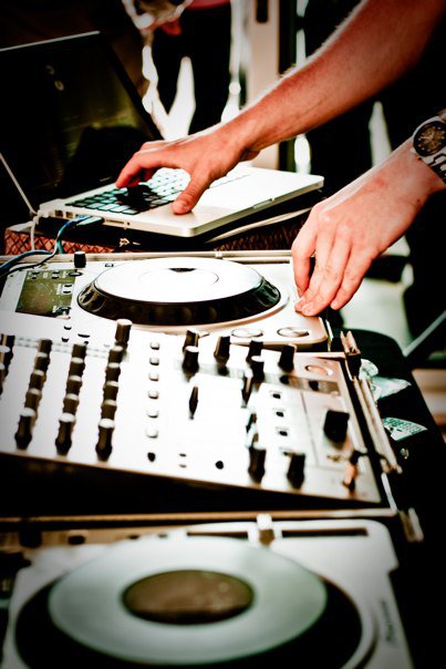 DJ Spinning Vancouver Summer Party | www.4hourbodygirl.com