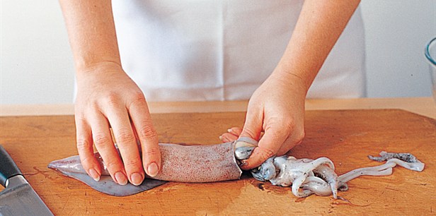 Prepping Squid | www.4hourbodygirl.com