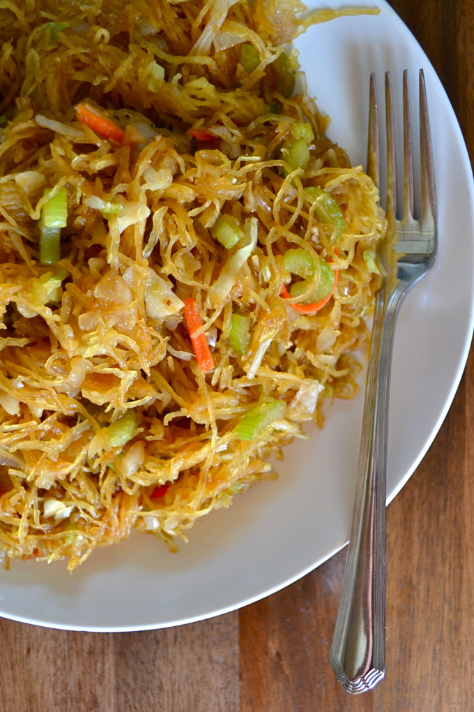 Low Carb Spaghetti Squash Chow Mein | www.4hourbodygirl.com