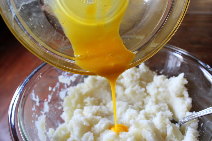 Mash potatoes and egg yolk | www.4hourbodygirl.com