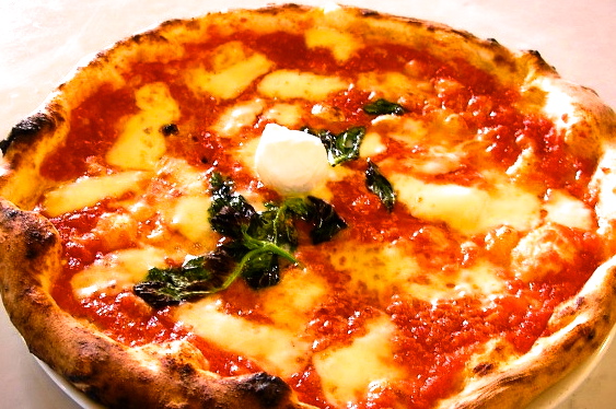 pizza Chez blacks Positano Italy | www.4hourbodygirl.com