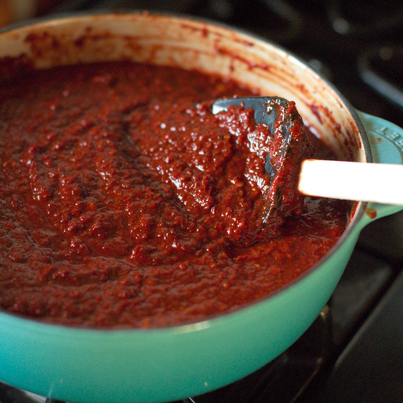 pot-of-chile-sauce| www.4hourbodygirl.com