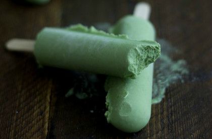 Low Carb Matcha Vanilla Almond Popsicles  ww.4hourbodygirl.com