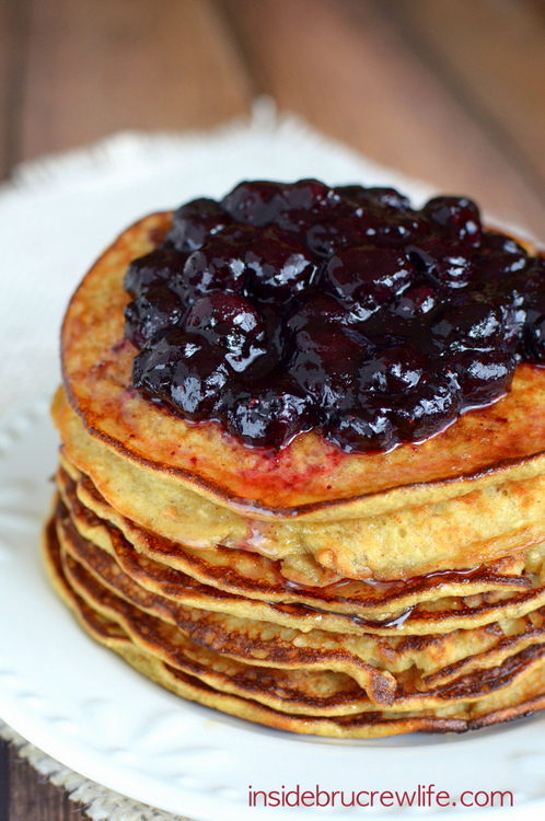 Skinny-Banana-Oatmeal-Pancakes | www.4hourbodygirl.com