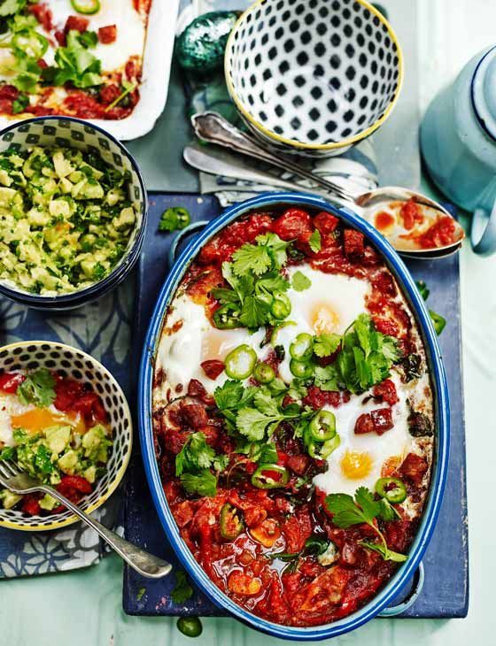 Baked spicy Mexican eggs and chunky guacamole | www.4hourbodygirl.com