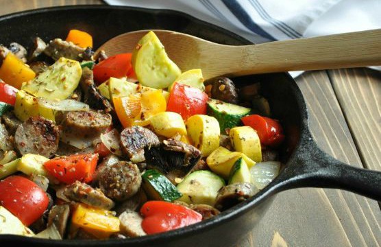 Chicken-Sausage-and-Vegetable-Skillet-Low-Carb-Paleo | www.4hourbodygirl.com