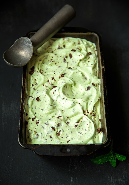 Low Carb Mint Chocolate Chip Ice Cream | www.4hourbodygirl.com