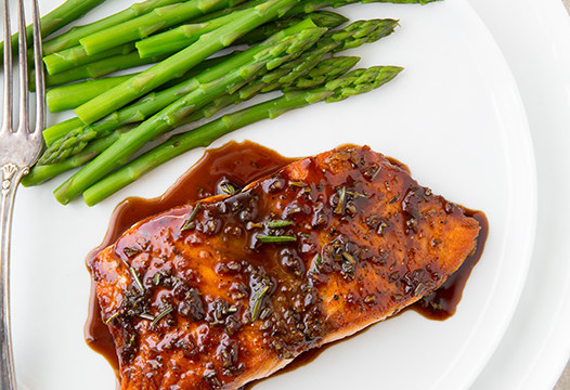 Balsamic Glazed Salmon | www.4hourbodygirl.com