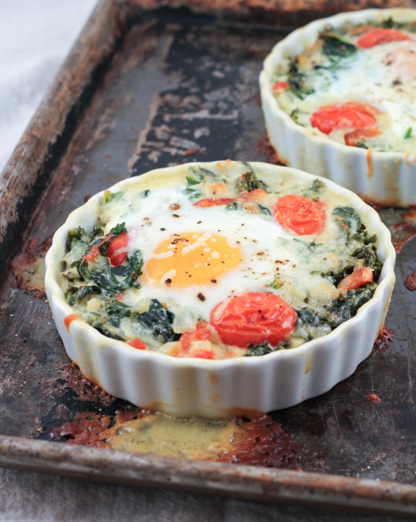 Creamy Kale Baked Eggs  | www.4hourbodygirl.com