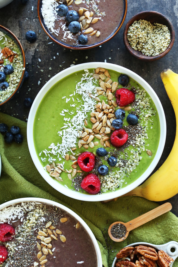 AMAZING-Green-Smoothie-Bowls-Change-the-color-with-shade-of-berry.-The-BEST-way-to-make-a-smoothie-a-meal-vegan-glutenfree | www.4hourbodygirl.com