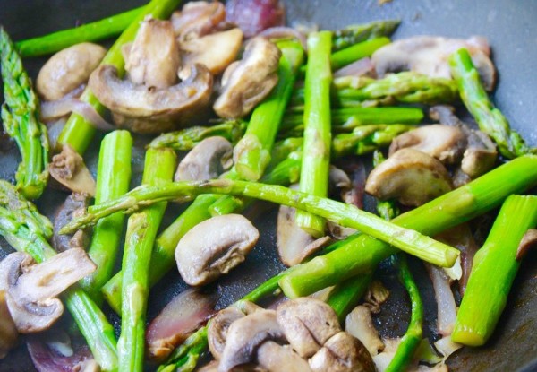 Asparagus and mushrooms | www.4hourbodygirl.com