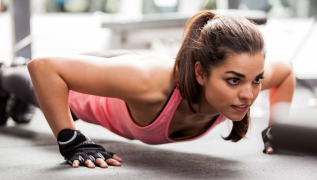 girl doing pushup | www.4hourbodygirl.com